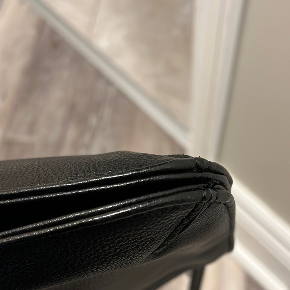 🥂HOST PIC 🍾Roots Black Leather Crossbody Bag - Picture 8 of 8